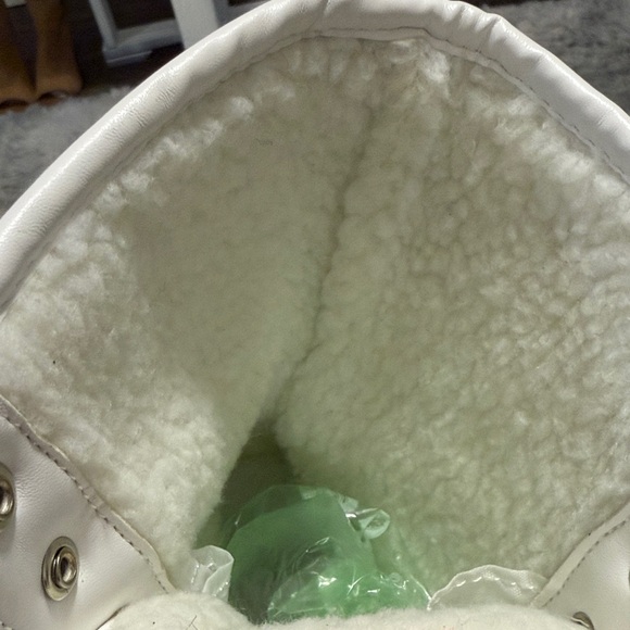 Juicy Couture Glitter Silver and Cream Winter Boots with lace at the front - Picture 12 of 13